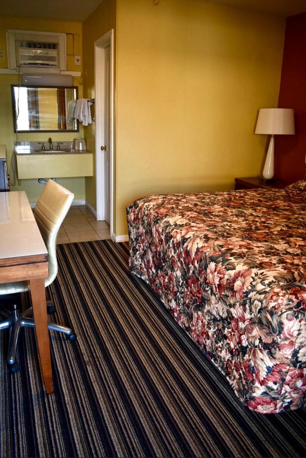 Walnut Forest Motel Austin Bagian luar foto